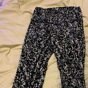 LuluLemon Chirasu Black Size 6 leggings.